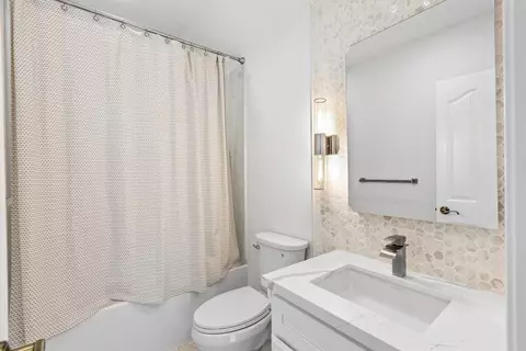 Bath - 5136 Whisper Oaks Ln, Carmichael, CA 95608 photo 8 of 8