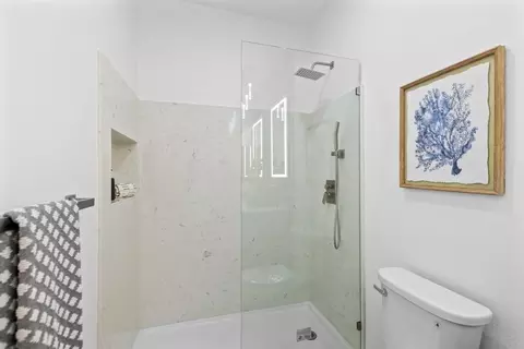 Bath - 5136 Whisper Oaks Ln, Carmichael, CA 95608 photo 3 of 8