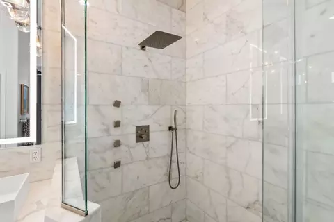 Bath - 5136 Whisper Oaks Ln, Carmichael, CA 95608 photo 5 of 8