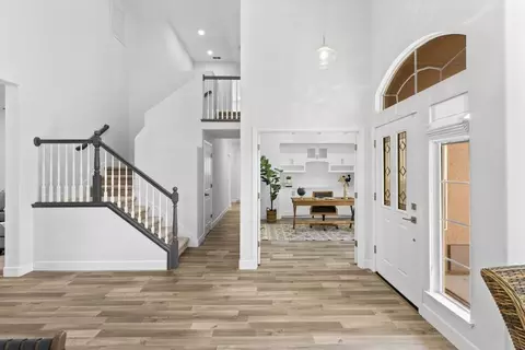 Entry Way - 5136 Whisper Oaks Ln, Carmichael, CA 95608 photo 3 of 5
