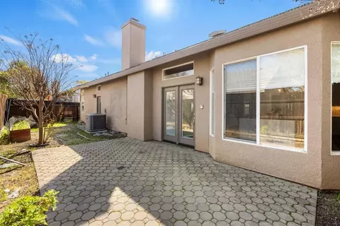 Exterior - 5136 Whisper Oaks Ln, Carmichael, CA 95608 photo 3 of 4