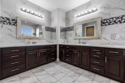 Bath - 2385 Cava Pl, Manteca, CA 95337 photo 3 of 6