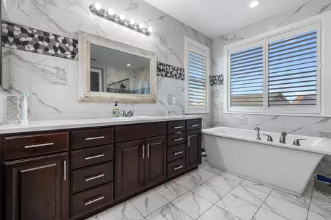 Bath - 2385 Cava Pl, Manteca, CA 95337 photo 6 of 6