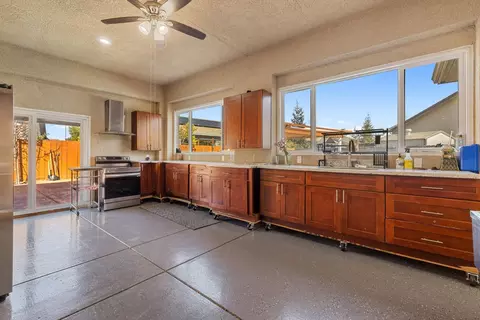 Kitchen - 2385 Cava Pl, Manteca, CA 95337 photo 5 of 5