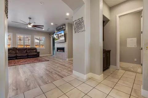 Entry Way - 2385 Cava Pl, Manteca, CA 95337 photo 6 of 18