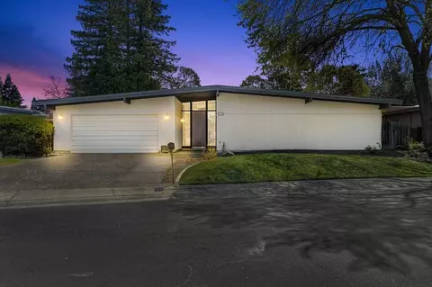 8748 Contemporary Ct, Elk Grove, CA 95624