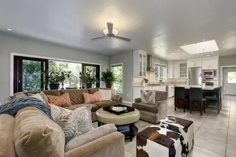 Living - 1640 Gary Way, Carmichael, CA 95608 photo 2 of 6