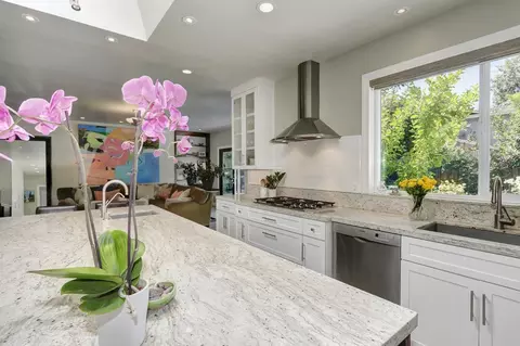 Kitchen - 1640 Gary Way, Carmichael, CA 95608 photo 6 of 8