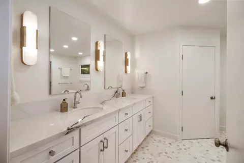 Bath - 1640 Gary Way, Carmichael, CA 95608 photo 2 of 5