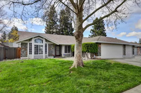 9242 Whittemore Dr, Elk Grove, CA 95624