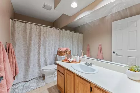 Bath - 4412 Old Dairy Dr, Antelope, CA 95843 photo 4 of 4