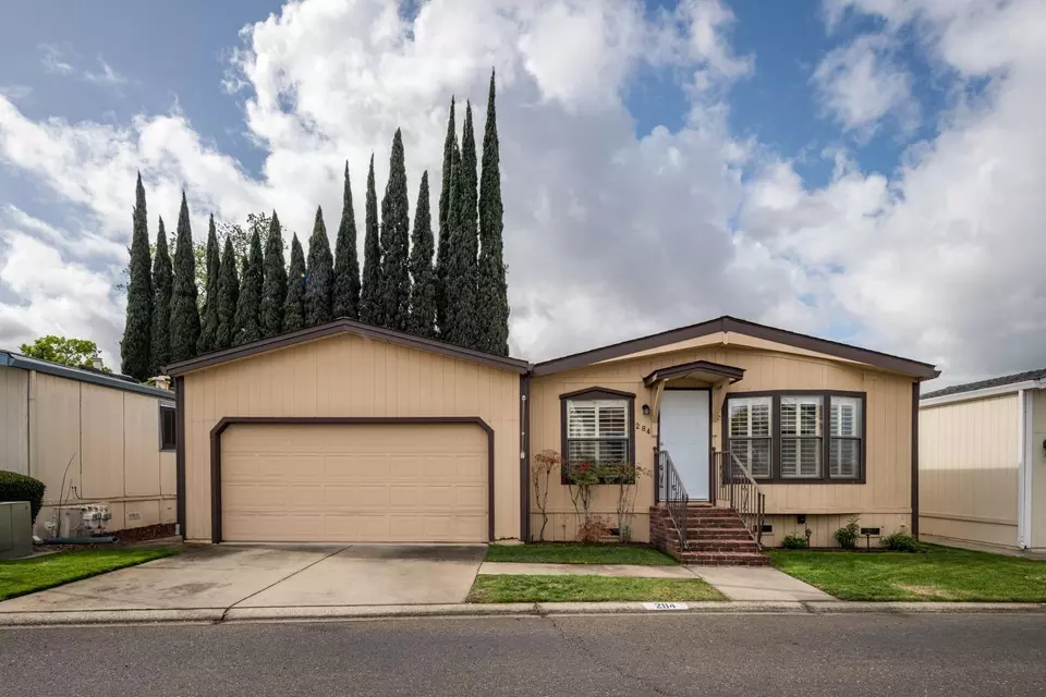 Exterior - 284 Lafayette Dr, Roseville, CA 95678 photo 1 of 7