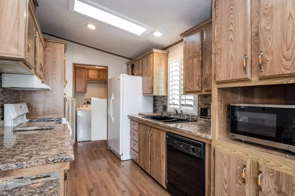 Kitchen - 284 Lafayette Dr, Roseville, CA 95678 photo 4 of 5