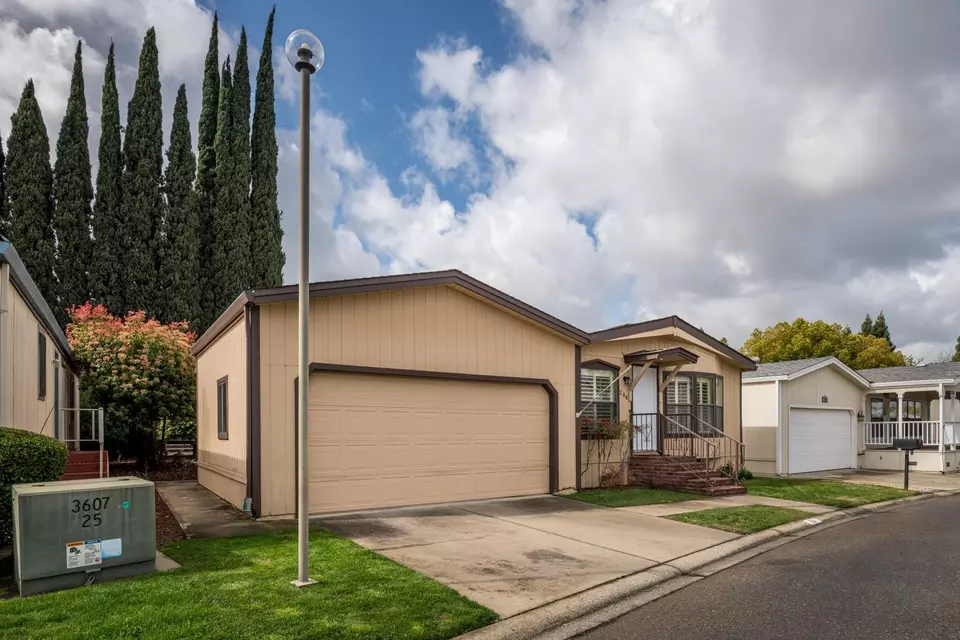 Exterior - 284 Lafayette Dr, Roseville, CA 95678 photo 6 of 7