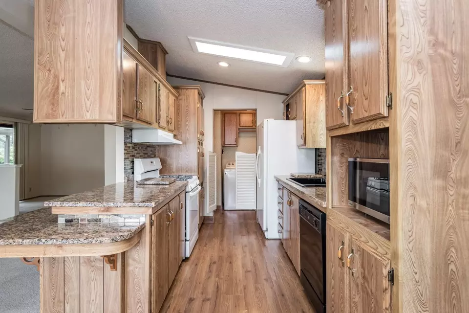 Kitchen - 284 Lafayette Dr, Roseville, CA 95678 photo 3 of 5