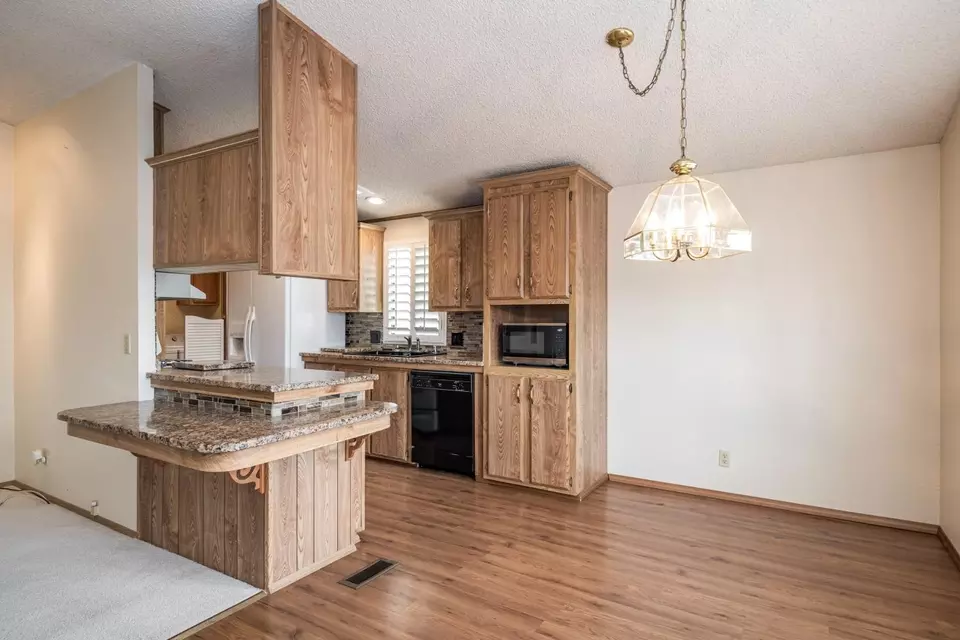 Kitchen - 284 Lafayette Dr, Roseville, CA 95678 photo 2 of 5