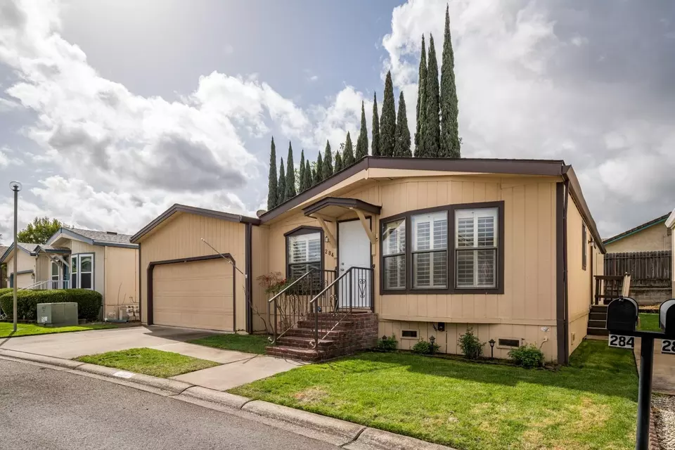 Exterior - 284 Lafayette Dr, Roseville, CA 95678 photo 5 of 7