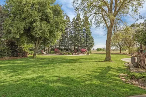 Exterior - 10400 E Highway 12, Lodi, CA 95240 photo 7 of 34