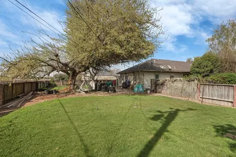 Exterior - 10400 E Highway 12, Lodi, CA 95240 photo 18 of 34