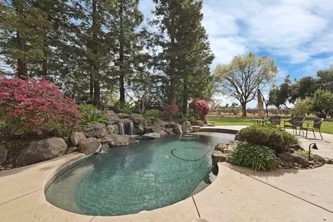 Exterior - 10400 E Highway 12, Lodi, CA 95240 photo 10 of 34