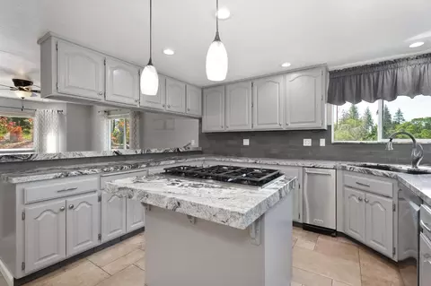 Kitchen - 285 Fairidge Dr, Applegate, CA 95703 photo 5 of 5