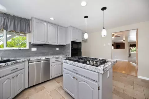 Kitchen - 285 Fairidge Dr, Applegate, CA 95703 photo 4 of 5