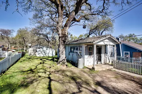 271 E Daphne St, Valley Springs, CA 95252