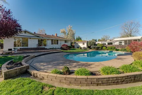 Exterior - 5301 De John Ave, Carmichael, CA 95608 photo 6 of 15
