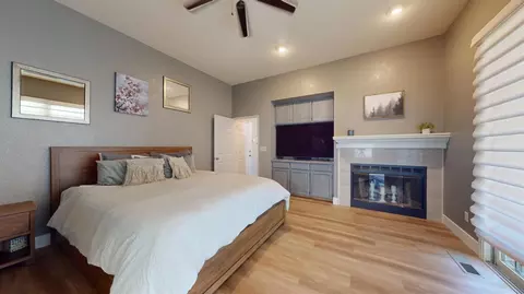 Bedroom - 1917 Lakeshore Dr, Modesto, CA 95355 photo 3 of 5