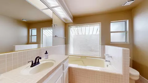Bath - 1917 Lakeshore Dr, Modesto, CA 95355 photo 4 of 8