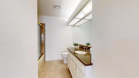 Bath - 1917 Lakeshore Dr, Modesto, CA 95355 photo 1 of 8