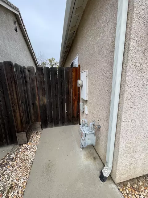 2221 Lantern Dr, Modesto, CA 95355 photo 5