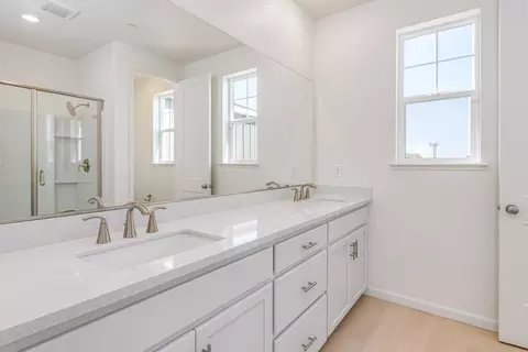 Bath - 4088 Porton Ln, Carmichael, CA 95608 photo 2 of 3