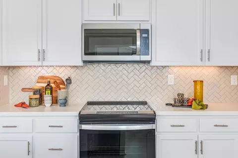 Kitchen - 4088 Porton Ln, Carmichael, CA 95608 photo 5 of 5