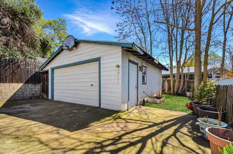 208 E Main St, Ione, CA 95640 photo 3