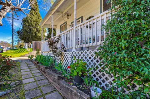 208 E Main St, Ione, CA 95640 photo 4