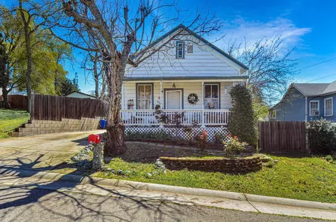 208 E Main St, Ione, CA 95640 photo 2