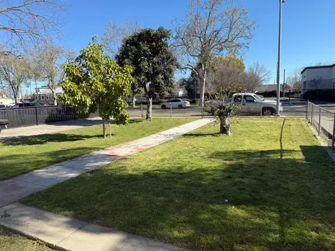 Exterior - 212 4th St, Turlock, CA 95380 photo 2 of 2