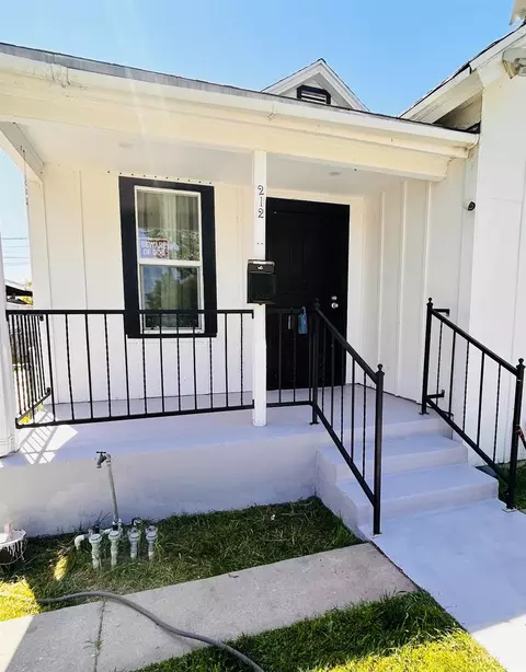 Exterior - 212 4th St, Turlock, CA 95380 photo 1 of 2