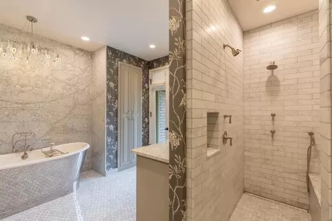 Bath - 300 Alice St, Modesto, CA 95354 photo 4 of 6