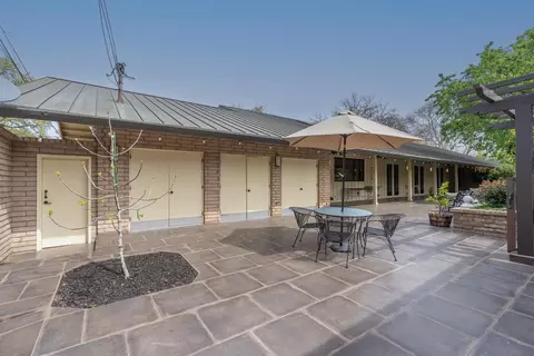 Exterior - 300 Alice St, Modesto, CA 95354 photo 10 of 12