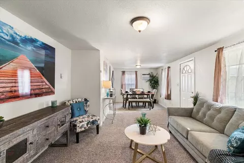 809 Colorado Ave, Modesto, CA 95351 photo 4