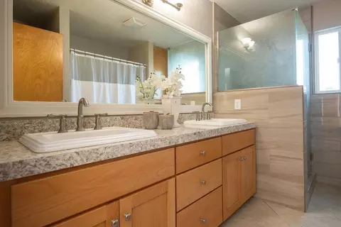 Bath - 1842 E Taylor Rd, Ceres, CA 95307 photo 7 of 9