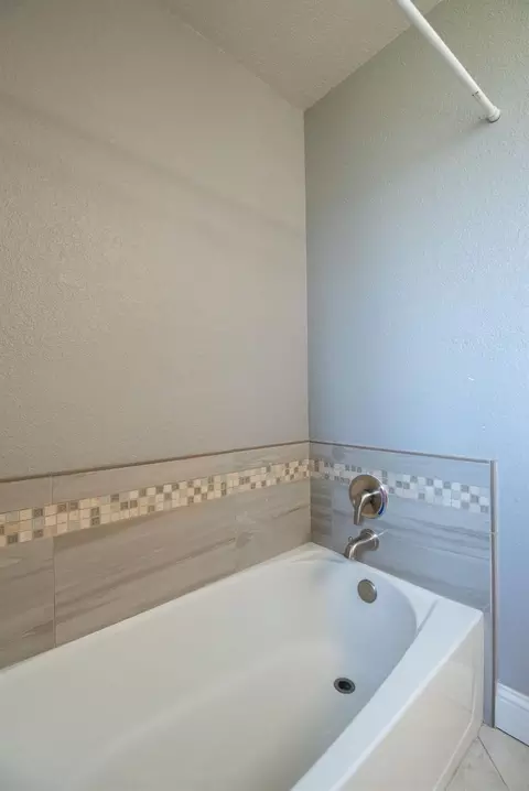 Bath - 1842 E Taylor Rd, Ceres, CA 95307 photo 9 of 9
