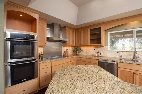 Kitchen - 1842 E Taylor Rd, Ceres, CA 95307 photo 7 of 10