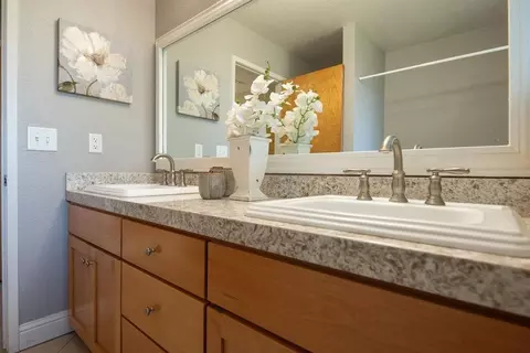 Bath - 1842 E Taylor Rd, Ceres, CA 95307 photo 6 of 9