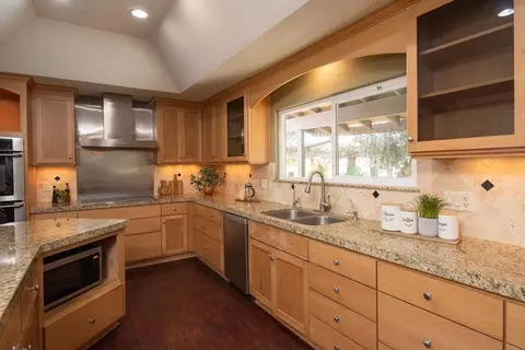Kitchen - 1842 E Taylor Rd, Ceres, CA 95307 photo 6 of 10