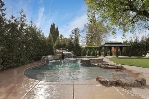 8510 E Kettleman Ln, Lodi, CA 95240 photo 1