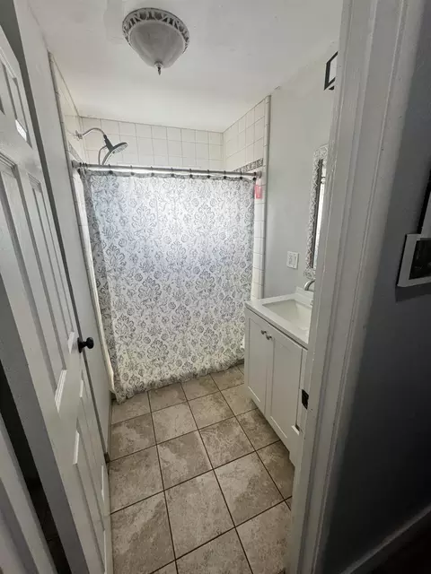 Bath - 2203 6th St, Ceres, CA 95307 photo 1 of 2