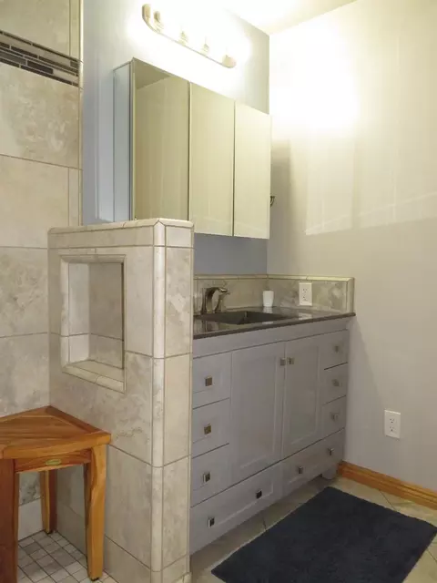 Bath - 395 Alpine Dr, Colfax, CA 95713 photo 2 of 5